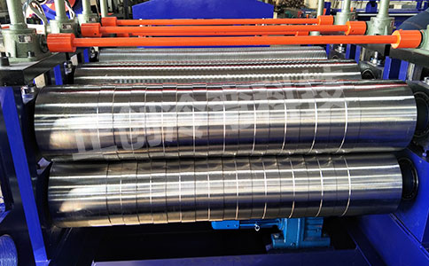 PU彩鋼瓦連續(xù)發(fā)泡成型機設備